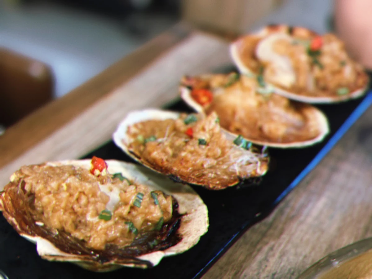 grilled clam with garlic sauce 蒜蓉烤蚬